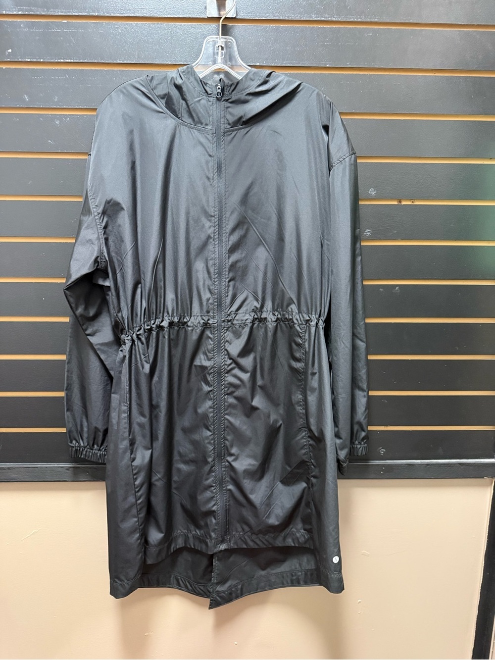 Layer8 Qwick-Dry Black Hooded Lightweight Rain Jacket Windbreaker XL